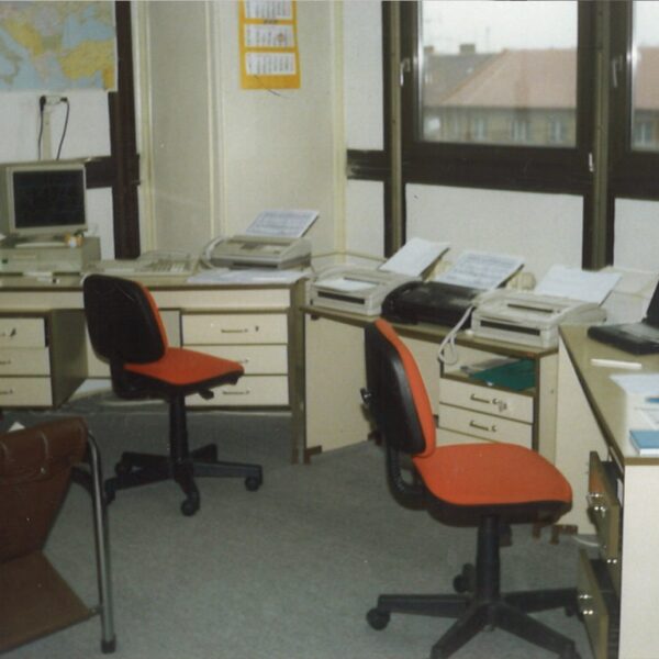 Fax, fax, fax, fax, fax, PC, PC, PC, NTB… the first office (ca. 1995)